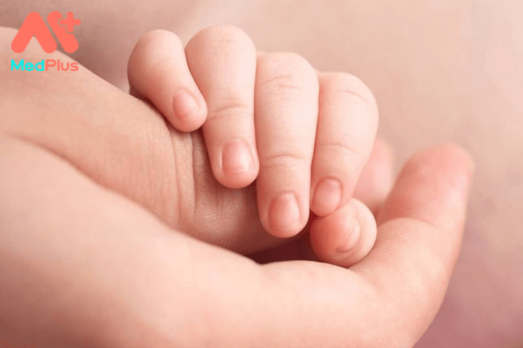 Chăm sóc tay chân cho trẻ sơ sinh đúng cách 129 Chăm sóc tay chân cho trẻ sơ sinh đúng cách
