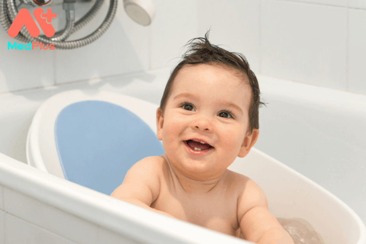 Giờ tắm cho trẻ theo tháng tuổi