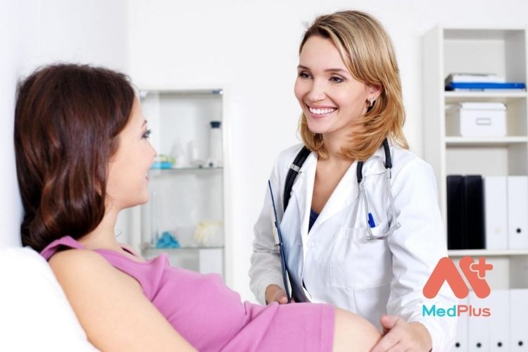Theo khuyến cáo của Bộ Y tế, trong suốt thai kỳ, mẹ bầu sẽ có 8 lần khám thai