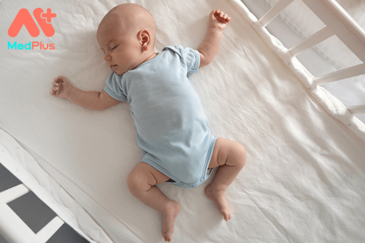 Trẻ mấy tháng tuổi có thể ngủ xuyên đêm?