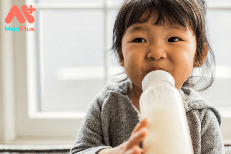 Trẻ mấy tháng uống được sữa tươi?