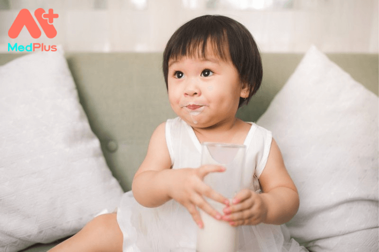 8 lưu ý về dinh dưỡng cho bé 1 tuổi