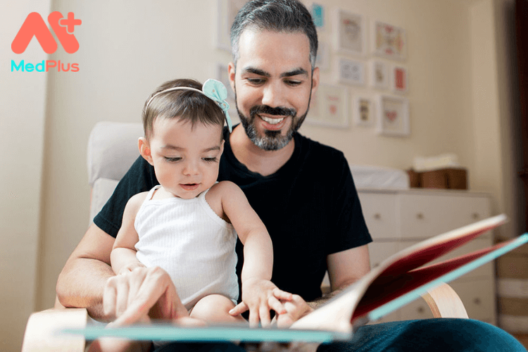 Cẩm nang đọc sách cho bé 12-18 tháng tuổi