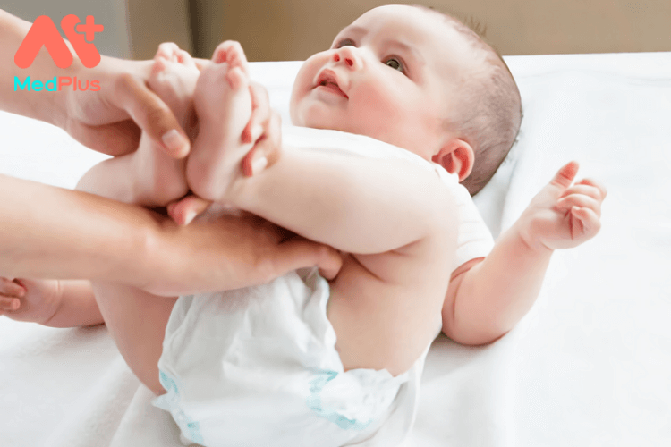 Có nên xi tiểu cho trẻ sơ sinh không?