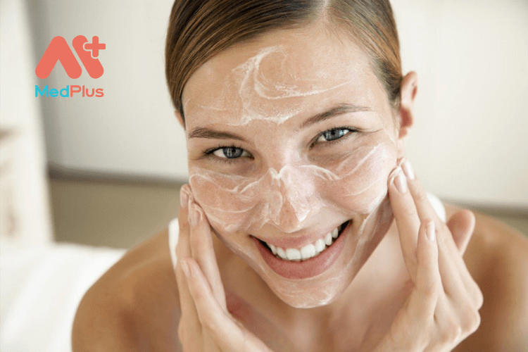Hướng dẫn làm sạch da mặt bị mụn chuẩn khoa học