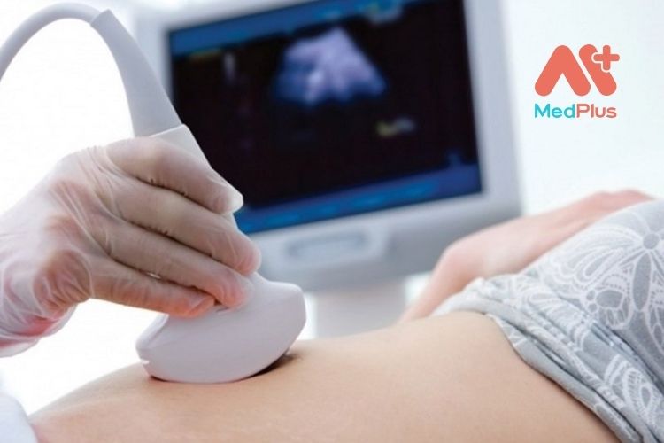 Siêu âm thai nhi đầu tiên thường được thực hiện trong ba tháng đầu thai kỳ để xác nhận có thai và ước tính thời gian sinh nở