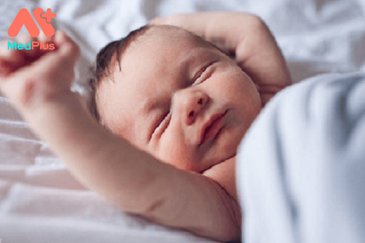 Trẻ hay giật mình phải làm sao?