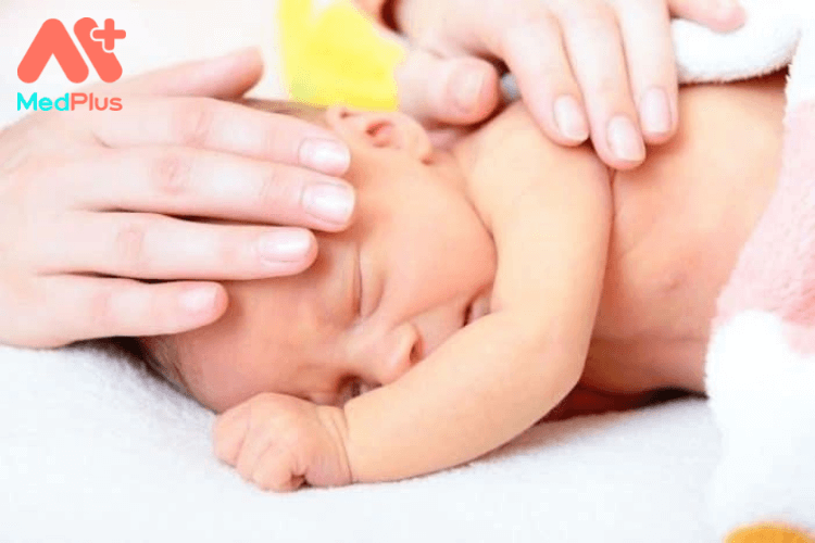 Trẻ sơ sinh bị thiếu máu mẹ nên ăn gì?