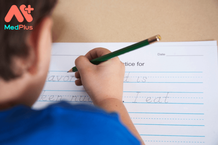 3 lưu ý hỗ trợ trẻ tập viết cho bố mẹ