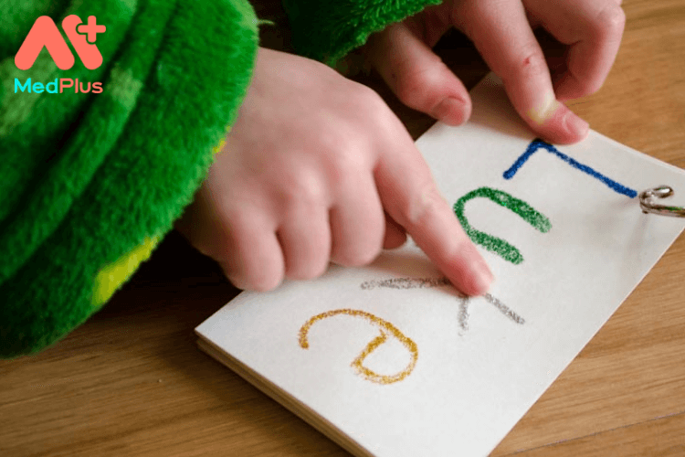 4 cách dạy trẻ viết tên mình cho bố mẹ