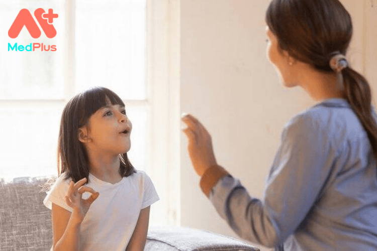 5 cách dạy trẻ giao tiếp phi ngôn ngữ