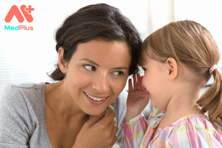 Bố mẹ nên trò chuyện với bé 1-3 tuổi thế nào?