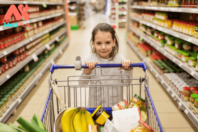 Giúp trẻ làm quen với toán học khi đi siêu thị
