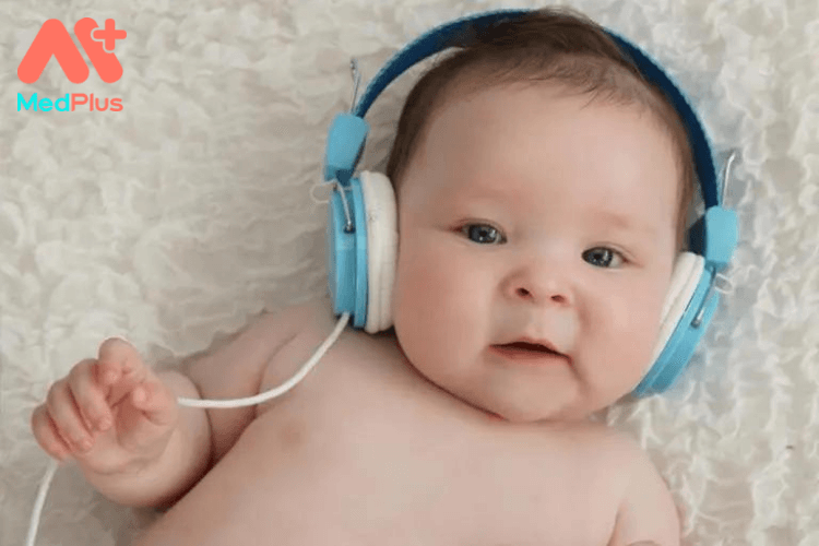 Nghe nhạc từ nhỏ giúp trẻ phát triển ngôn ngữ