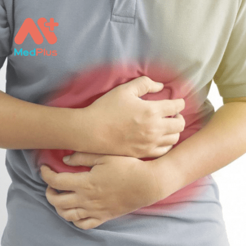 Các triệu chứng phổ biến nhất của hội chứng ruột kích thích (IBS) là đau bụng tái phát và thay đổi độ đặc của phân.