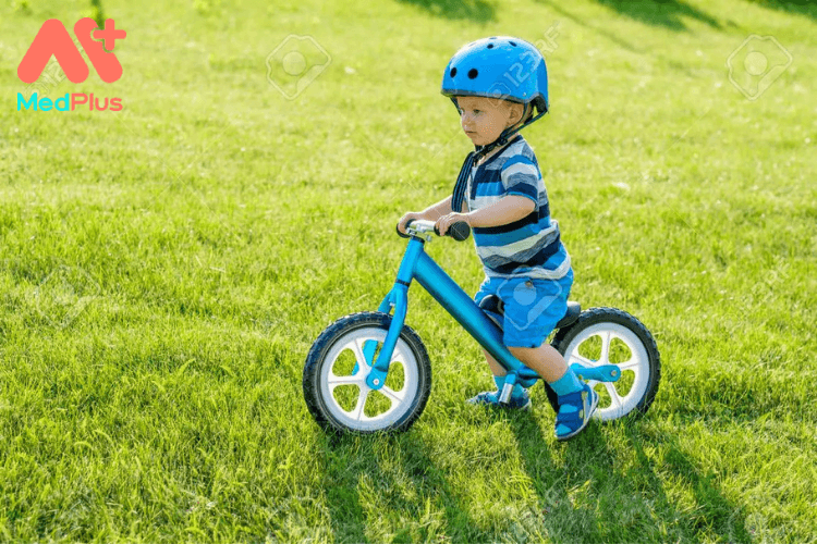 Các tập cho bé đi xe thăng bằng