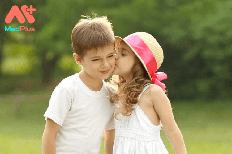 Hành vi tình dục ở trẻ mầm non là gì?