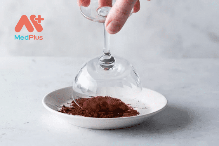 Easy Chocolate Martini học pha cocktail đơn giản và miễn phí 132 Tráng vành ly