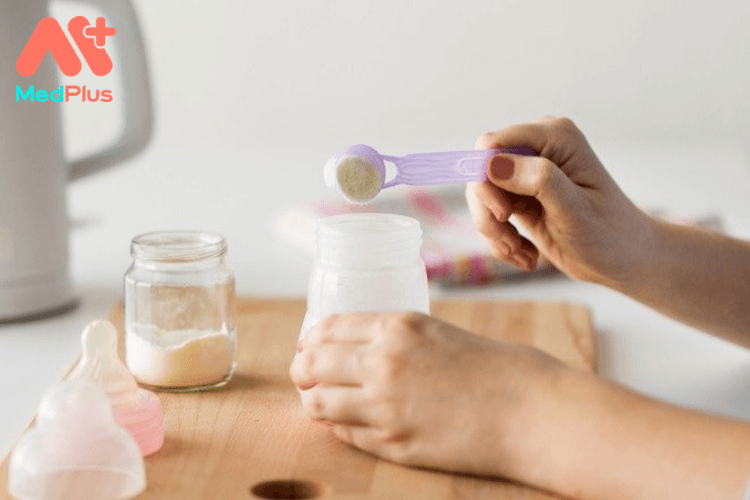 10 lưu ý khi pha sữa công thức cho con
