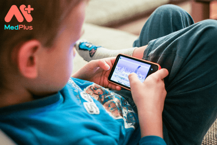 6 tác hại của smartphone đối với trẻ em