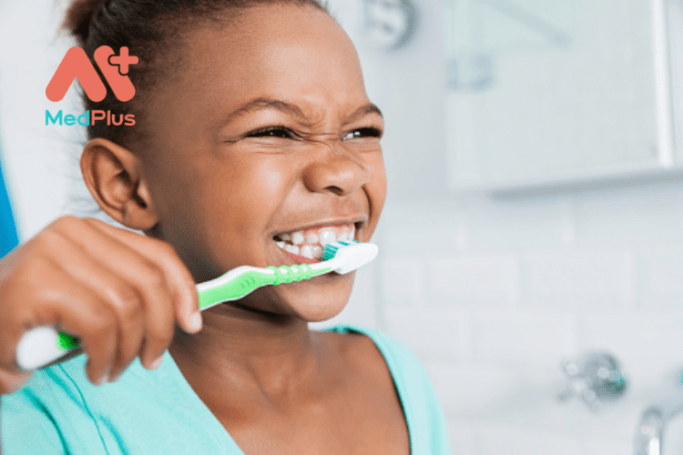 Đánh răng cho trẻ