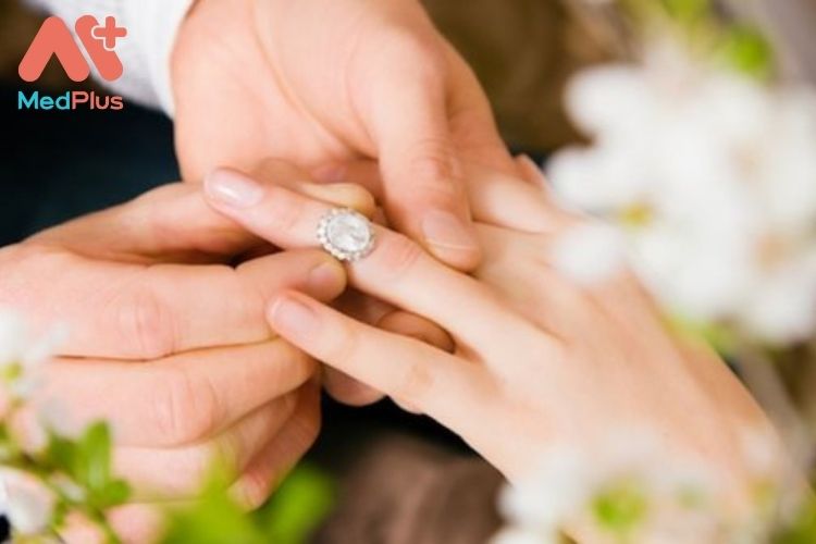 Bảo hiểm sức khỏe cho các giai đoạn: kết hôn