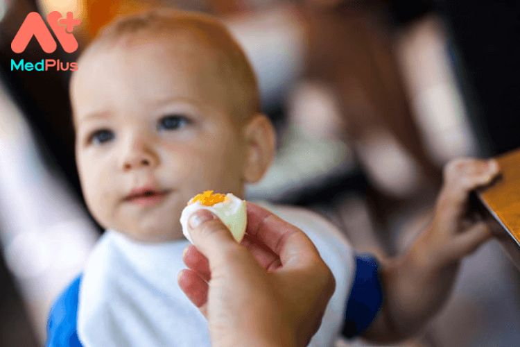 Khi nào tuyệt đối không nên cho bé ăn trứng gà?