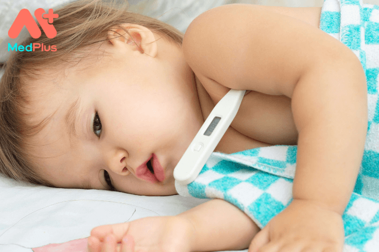 Trẻ bị sốt nên ăn gì?