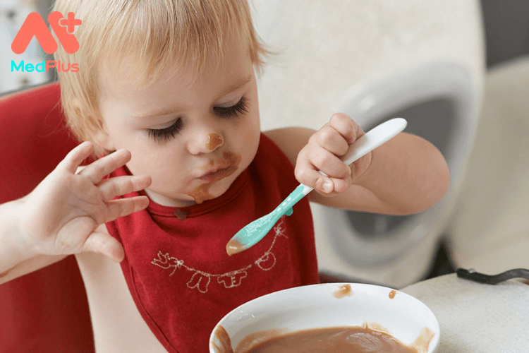 Trẻ em bị thiếu máu nên ăn gì?