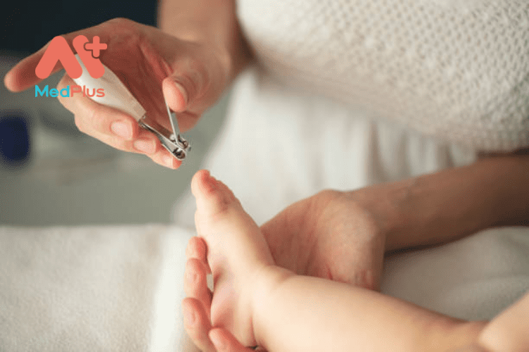 Các mẹo để chăm sóc móng tay cho trẻ