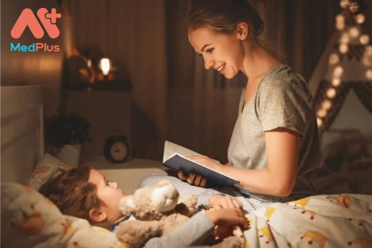 Kể chuyện cho bé nghe trước khi ngủ
