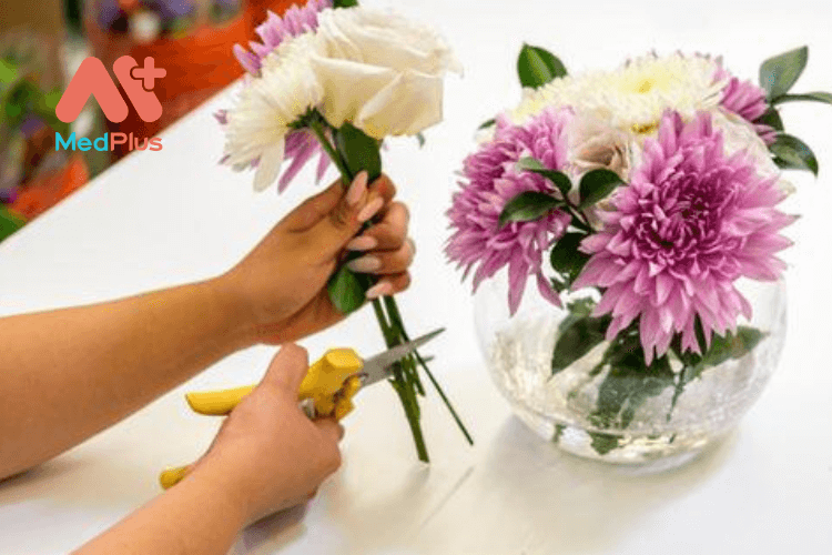 5 lợi ích bất ngờ của thú vui cắm hoa tươi trong phòng