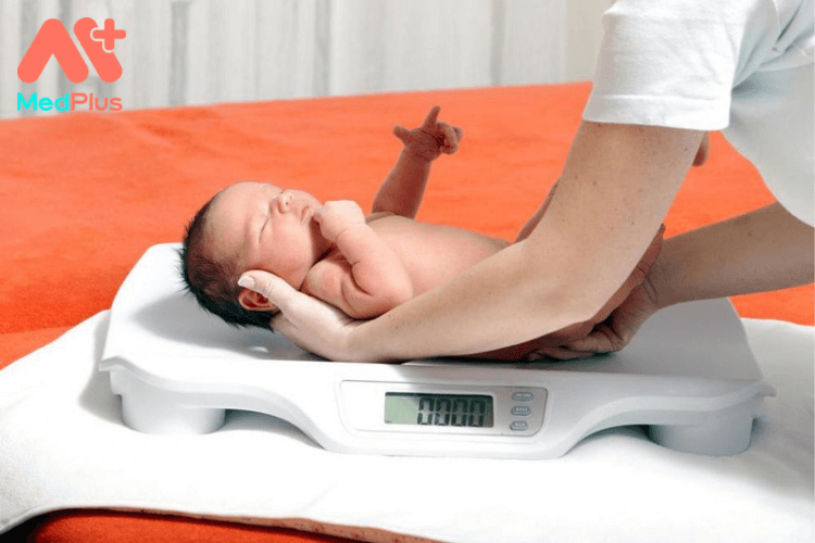 Chăm sóc trẻ sơ sinh nhẹ cân thiếu tháng