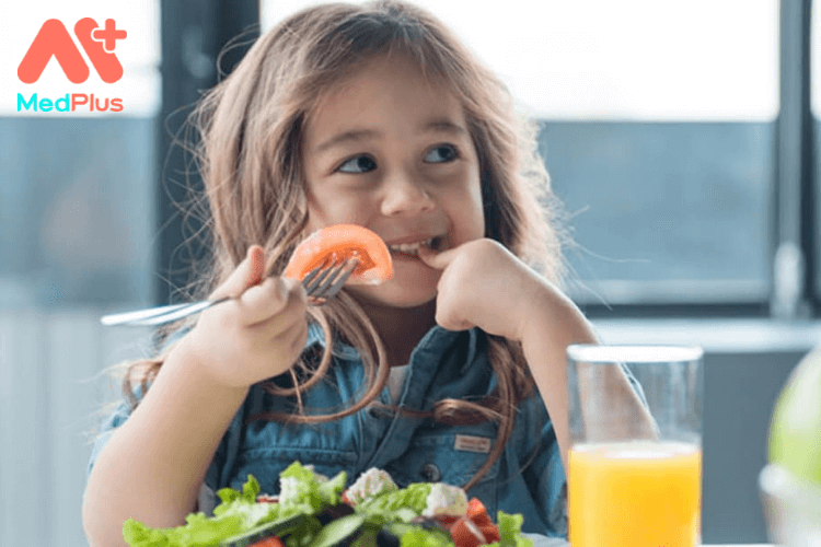 Chế độ dinh dưỡng cho trẻ bị ngộ độc thức ăn