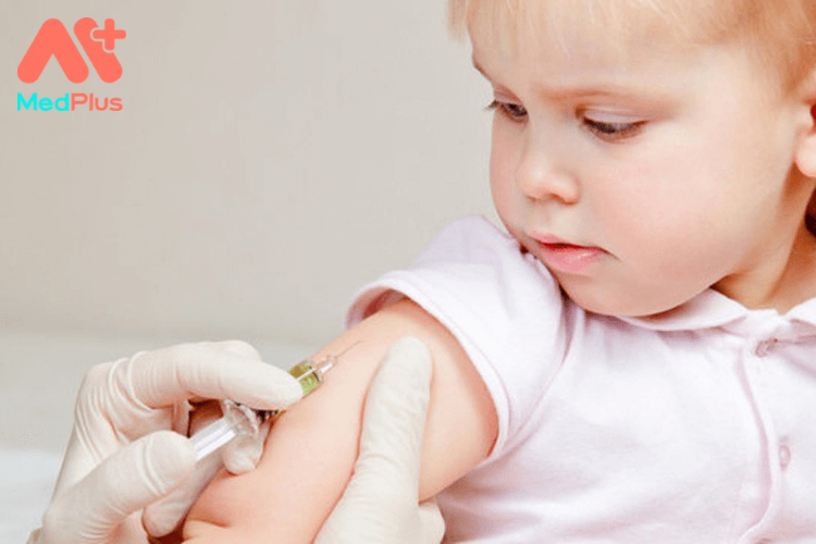 Lưu ý tiêm vacxin phòng bệnh quai bị cho trẻ