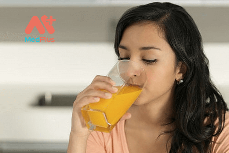 Viêm phế quản uống nước cam được không?