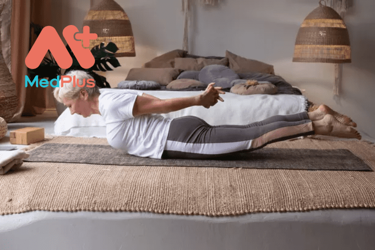 Salabhasana duoc xem la dong tac nang cao trong yoga - Medplus