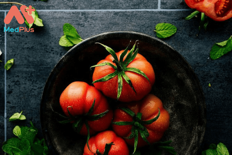 Cà chua có thể ăn sống và thái lát, là một món ăn nhẹ đầy màu sắc