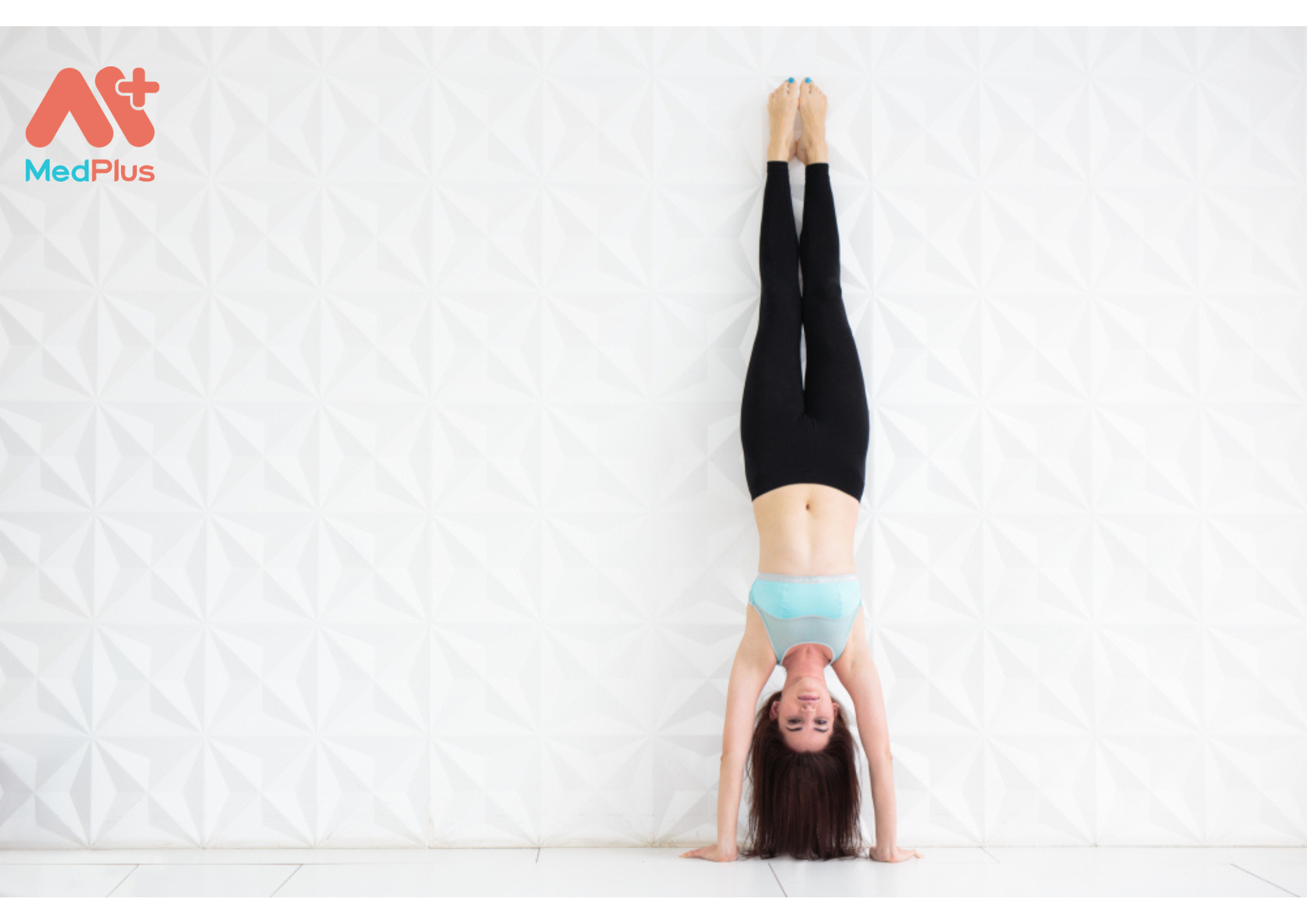 tư thế handstand yoga