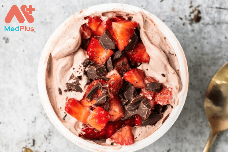 5 cách thưởng thức sữa chua Hy Lạp theo chế độ Keto 131 Socola dâu với sữa chua Hy Lạp