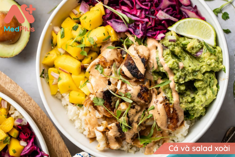 cá và salad xoài