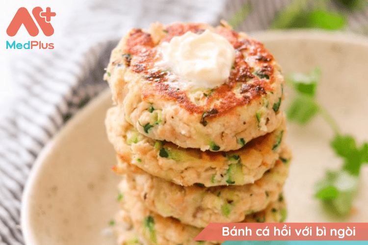 Bánh cá hồi với bí ngòi