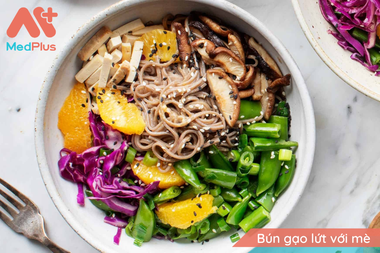 5 công thức mì của chế độ ăn thuần chay hấp dẫn 133 Bún gạo lứt với mè