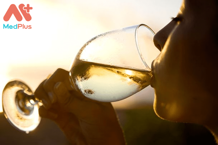 Rượu vang trắng được sử dụng trong chế độ ăn Keto 