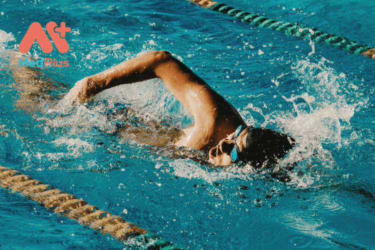 bài tập bơi lội tốt cho tim mạch