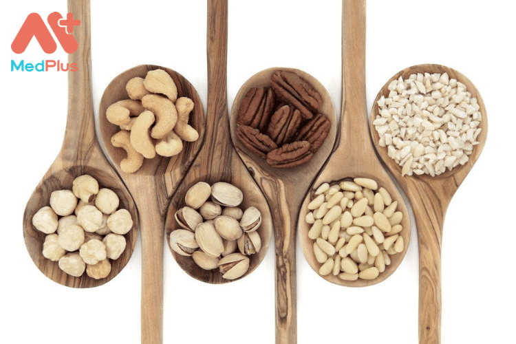 Tất cả các loại hạt là nguồn cung cấp chất béo lành mạnh khác trong tất cả chế độ ăn