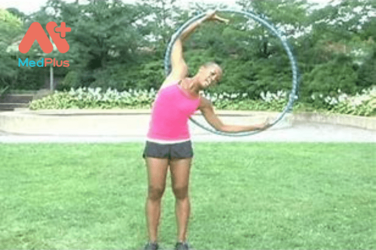 Bài tập Side Stretch Hoop