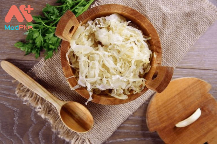 Sauerkraut là một loại bắp cải lên men với những lợi ích lớn cho sức khỏe.