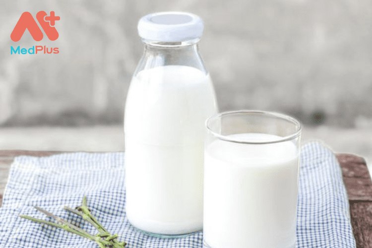 Sữa nguyên chất sẽ bổ sung chất dinh dưỡng trong chế độ ăn súp cải