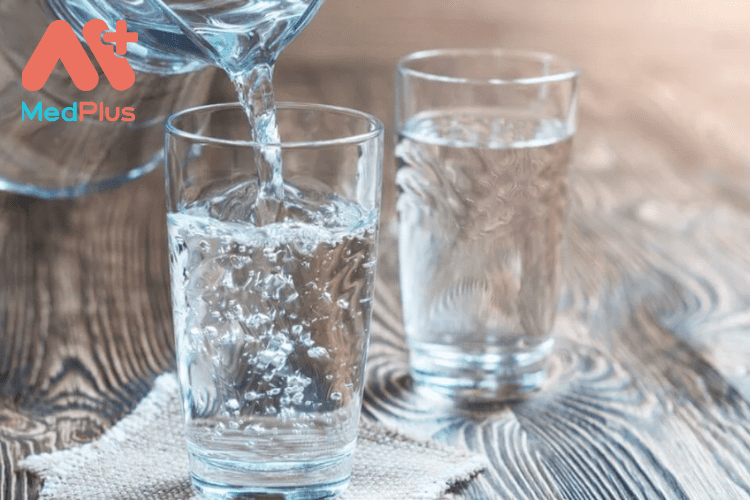 Khi Nhịn ăn gián đoạn nên uống bao nhiêu nước?
